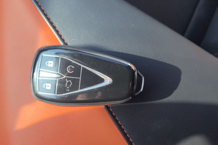 长安UNI-V 2022款 1.5T 尊贵型中控内饰7001