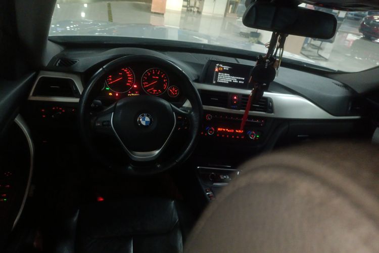 宝马3系GT 2013款 320i 领先型局部细节13