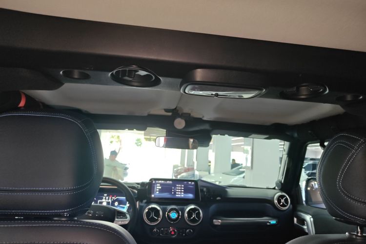 北京BJ40 2021款 2.0D 自动四驱刀锋英雄版侠客型中控内饰22