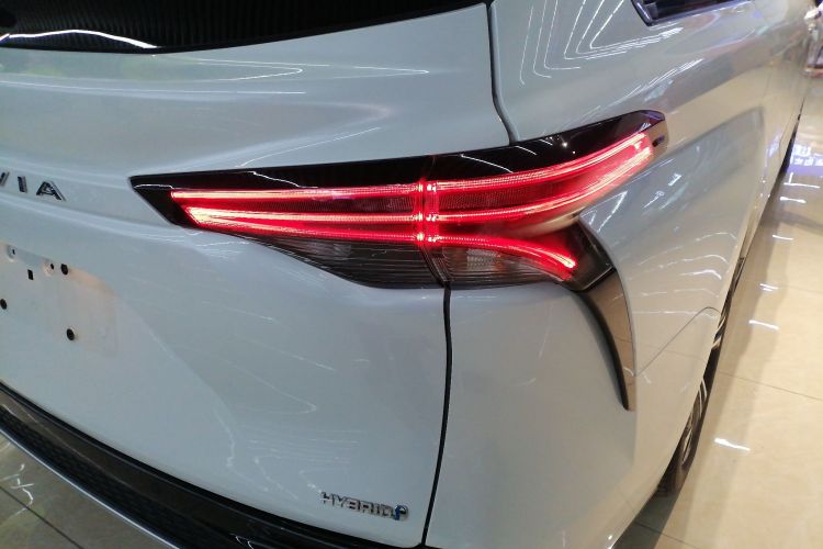 丰田 格瑞维亚 2022款 2.5L混动 旗舰版车身外观9