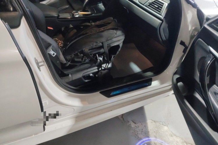 宝马3系GT 2019款 320i M运动套装局部细节9005