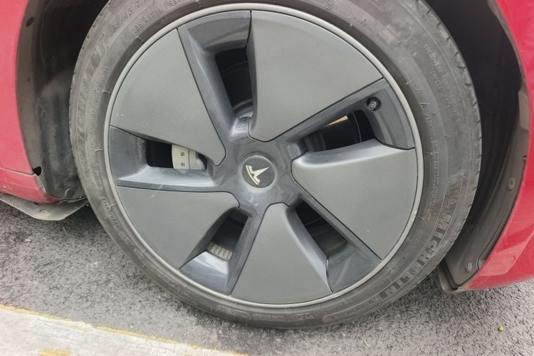 特斯拉 Model 3 2022款 后轮驱动版车身外观10