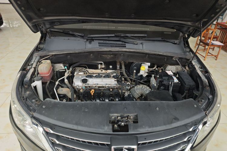 宝骏560 2015款 1.8L 手动舒适型机舱底盘24