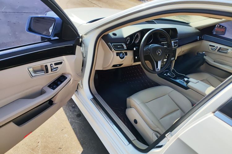 奔驰E级 2014款 改款 E 260 L 运动型中控内饰7003
