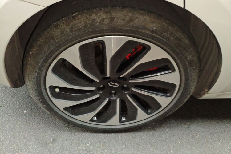 鸿蒙智行 问界M5 2022款 增程四驱至臻版车身外观6008