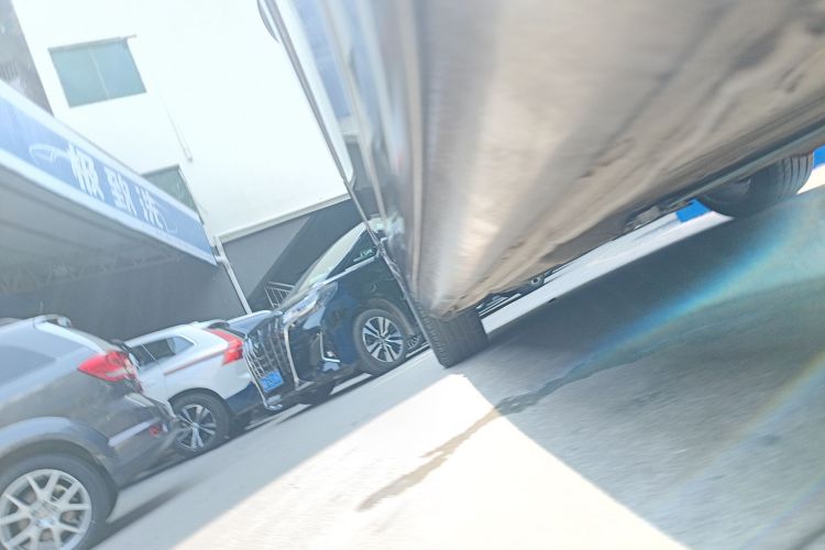 大众 辉腾 2011款 3.6L V6 4座加长Individual版机舱底盘29