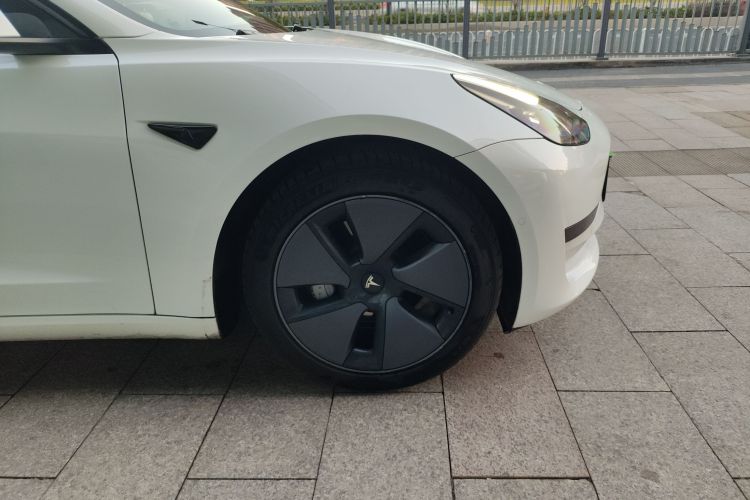 特斯拉 Model 3 2022款 后轮驱动版车身外观10
