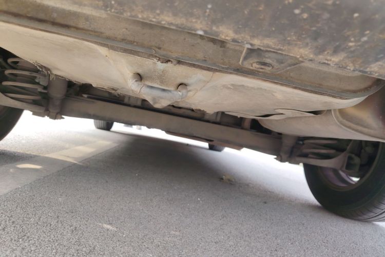 现代 悦动 2011款 1.6L 自动豪华型局部细节9009