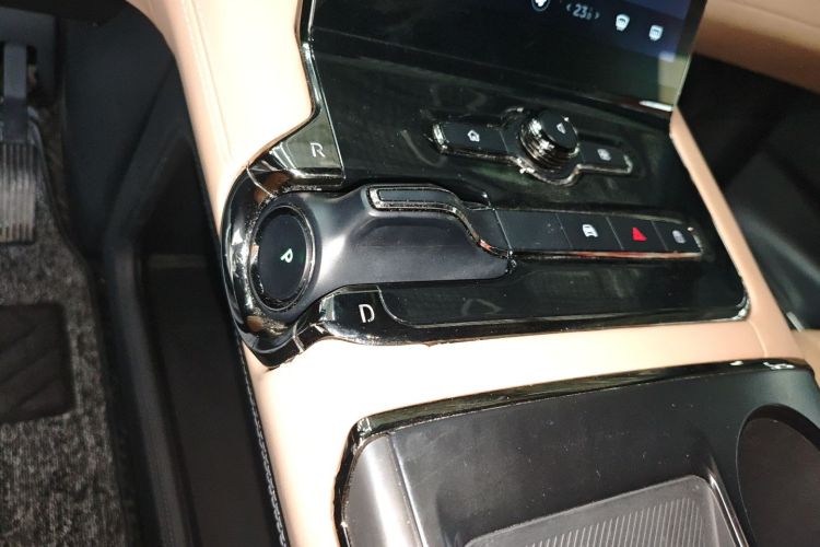 蔚来ES8 2020款 580KM 签名版 六座版中控内饰18