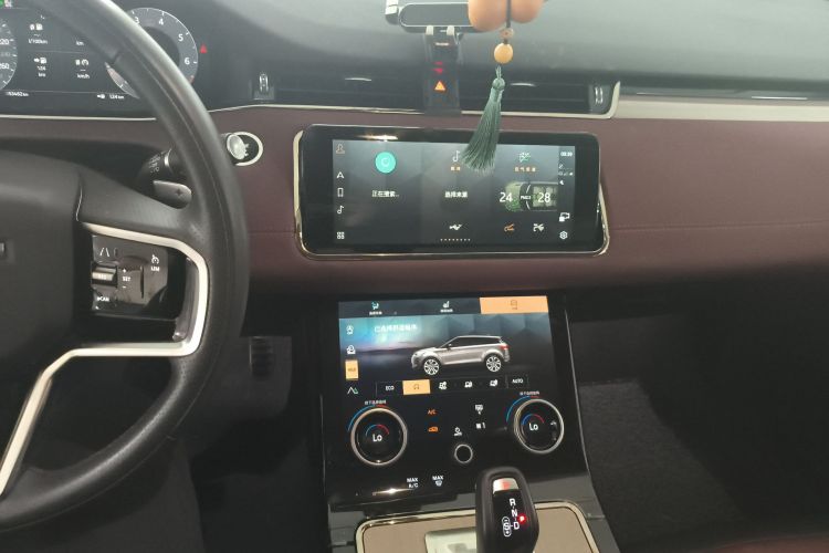 路虎 揽胜极光 2023款 极光L 249PS 豪华版中控内饰16