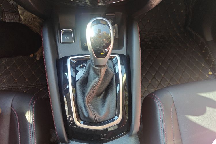 日产 逍客 2023款 经典 2.0L CVT XV舒适版中控内饰18