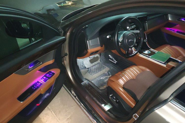捷豹XFL 2017款 XFL 2.0T 240PS 奢华版中控内饰7003