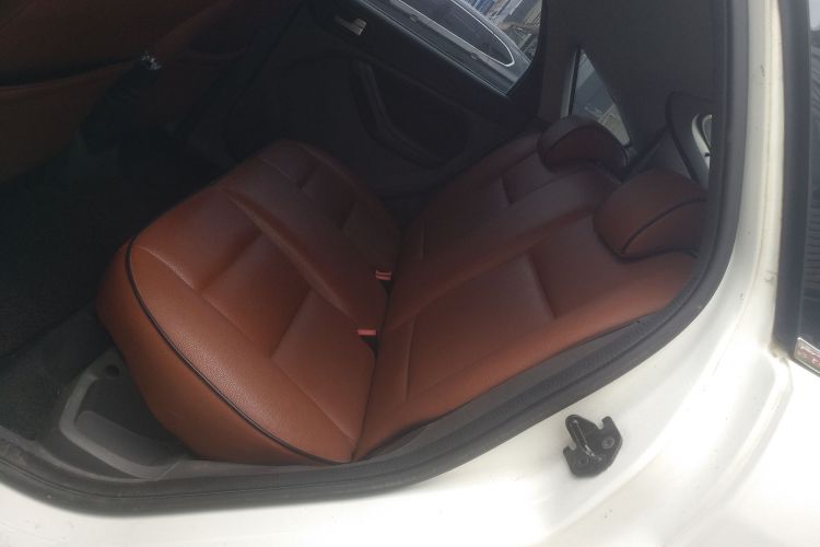 福特 福克斯 2013款 两厢经典 1.8L 自动基本型中控内饰7004