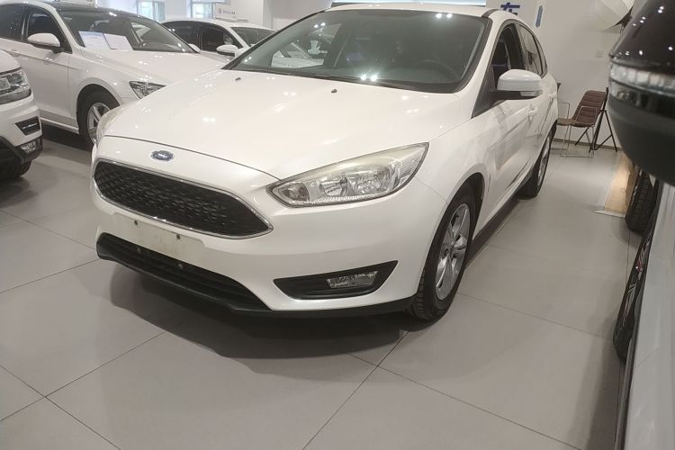 福特 福克斯 2015款 两厢 1.6L 自动舒适型车身外观1