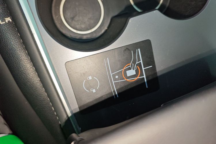 特斯拉 Model Y 2022款 改款 后轮驱动版中控内饰7001