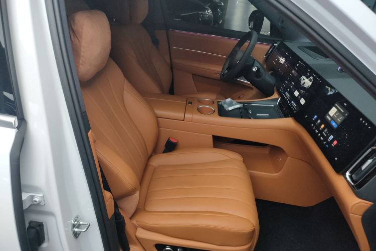 鸿蒙智行 问界M8 2025款 纯电 Max+ 六座四驱版局部细节41