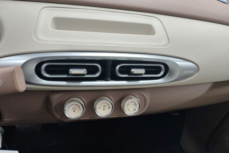 五菱汽车 宏光MINIEV 2025款 四门版 进阶款中控内饰16