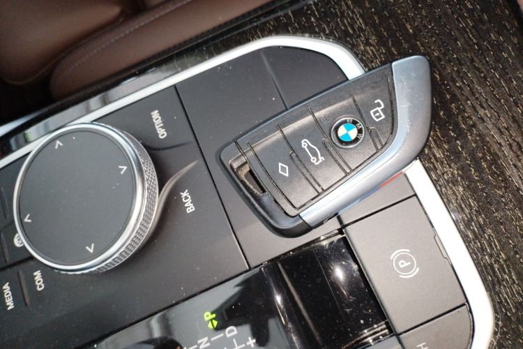 宝马3系 2022款 改款 325Li M运动套装中控内饰7001