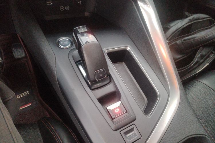 标致5008 2017款 350THP 7座精英版中控内饰18