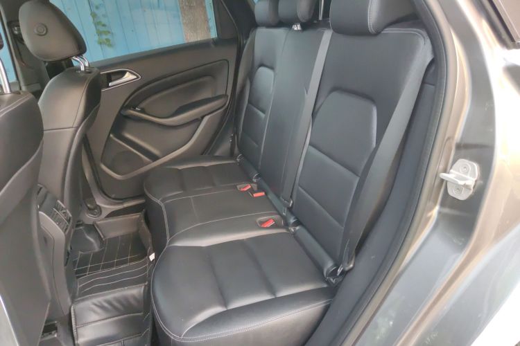 奔驰B级 2015款 B 200 时尚型中控内饰21