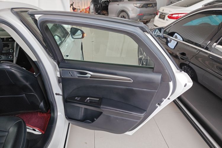 福特 蒙迪欧 2018款 EcoBoost 180 时尚型中控内饰7006