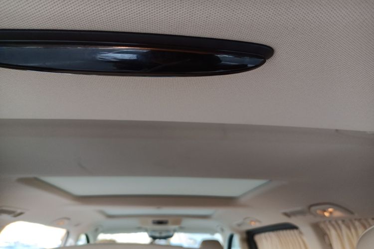 奔驰V级 2018款 V 260 L 尊贵加长版 国VI中控内饰22