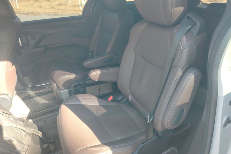 丰田 赛那SIENNA 2023款 2.5L混动 铂金版中控内饰21