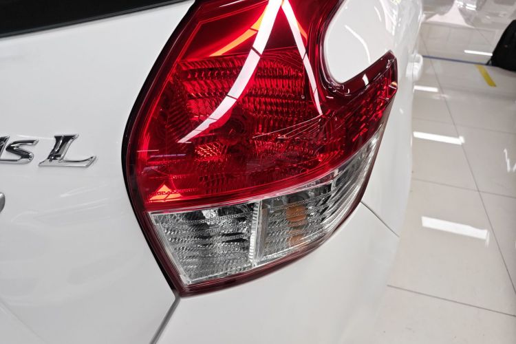 丰田 YARiS L 致炫 2015款 1.5G 自动炫动天窗特别版车身外观9