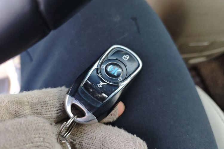 别克GL8 2017款 25S 豪华型 国V中控内饰7001