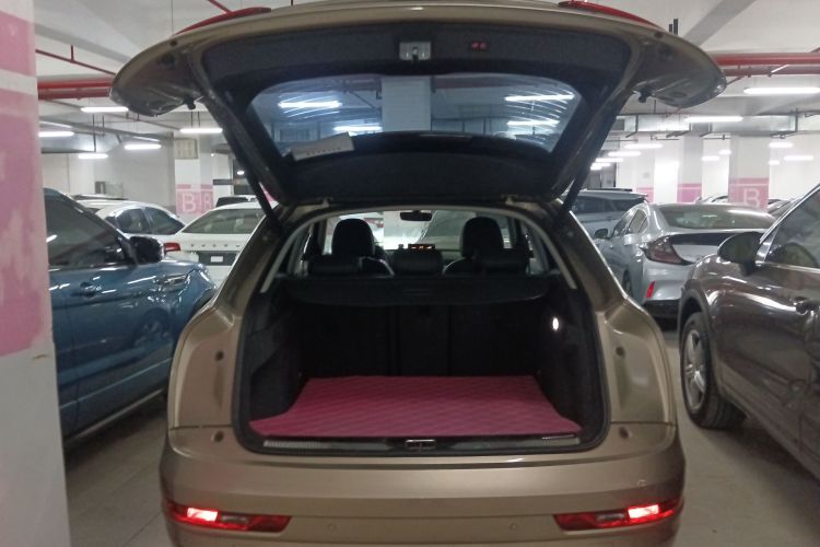 奥迪Q3 2016款 30 TFSI 风尚型机舱底盘23