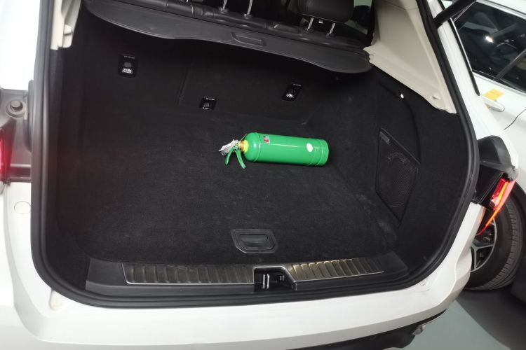 领克01 2019款 2.0T 两驱型Pro版 国VI机舱底盘23