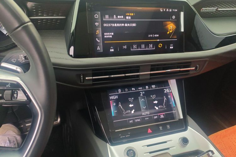 奥迪Q6 2024款 40 TFSI quattro 观云型 羽林套装 7座中控内饰16