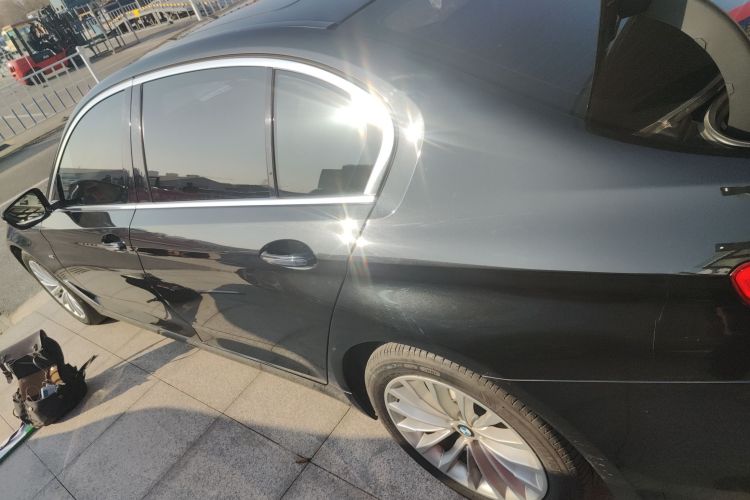 宝马5系 2018款 改款 530Li 领先型 豪华套装车身外观4