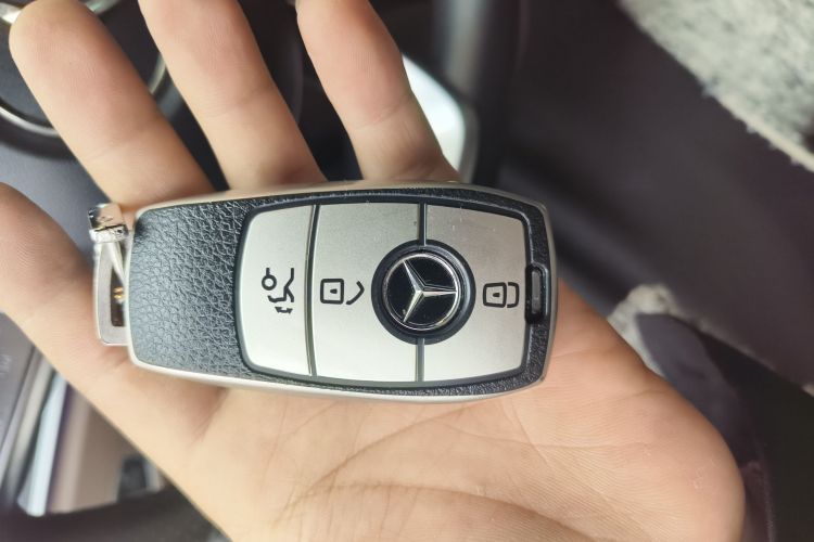 奔驰E级 2019款 E 200 L 运动型中控内饰7001