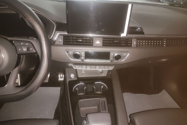 奥迪A4L 2024款 40 TFSI 豪华动感型中控内饰16