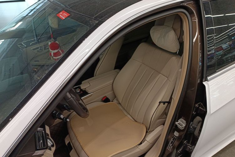 奔驰E级 2015款 E 200 L 运动型中控内饰19