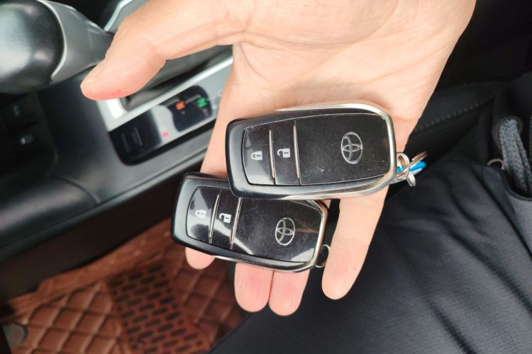 丰田 汉兰达 2015款 2.0T 四驱豪华版 7座中控内饰11