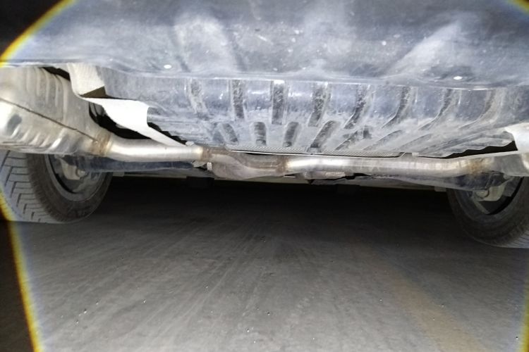 奔驰E级 2023款 改款 E 300 L 时尚型局部细节9009