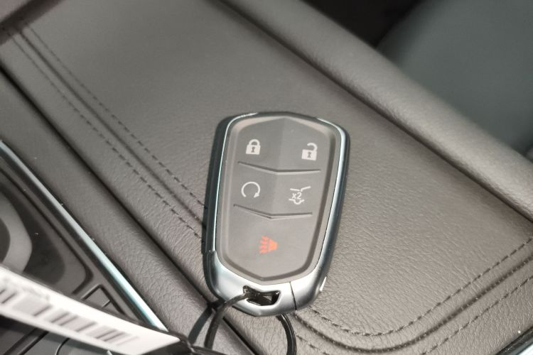 凯迪拉克XT6 2025款 2.0T 六座四驱铂金行政黑标版中控内饰11