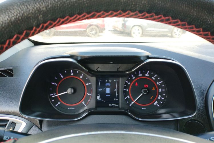 奇瑞 艾瑞泽5 2017款 1.5L 手动豪华版中控内饰14