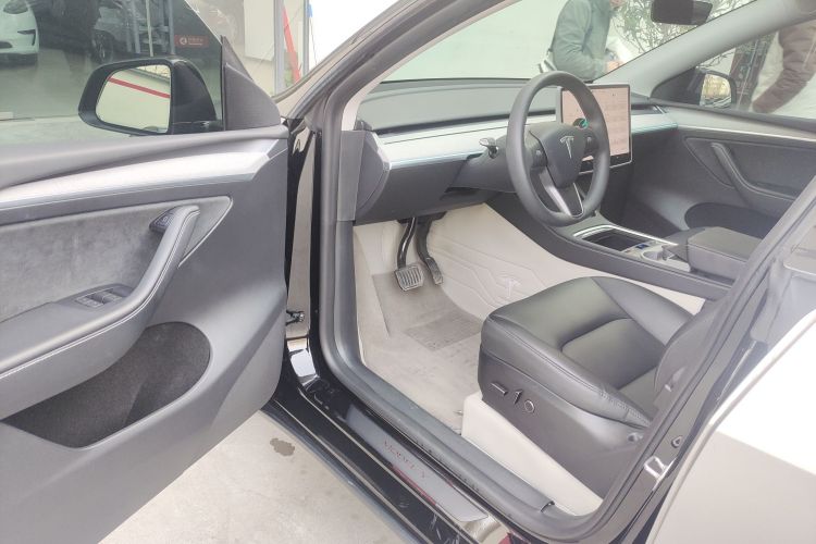 特斯拉 Model Y 2023款 长续航全轮驱动版中控内饰7003