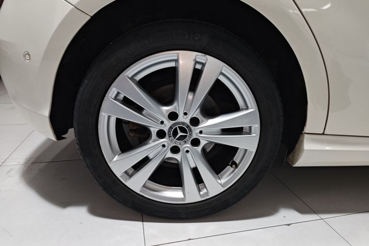 奔驰A级(进口) 2018款 A 200 动感型车身外观6008