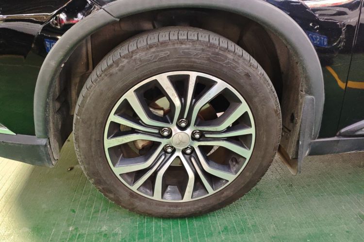 三菱 欧蓝德 2016款 2.4L 四驱豪华版 7座车身外观6002