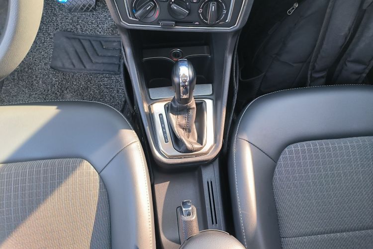 大众 桑塔纳 2016款 1.6L 自动舒适版中控内饰18