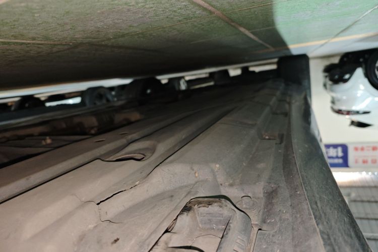 奔驰R级 2015款 R 320 4MATIC 豪华型局部细节9001