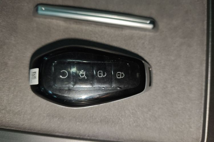 腾势N8L 2025款 旗舰型中控内饰7001