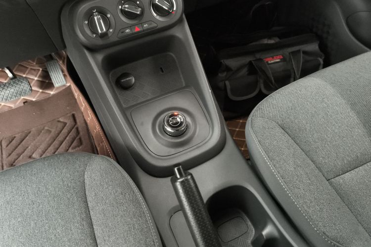 五菱汽车 五菱宏光新能源 2024款 纯电版 300KM 标准型局部细节18