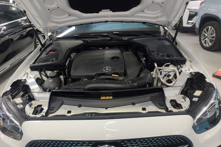 奔驰E级(进口) 2023款 E 260 时尚型运动版机舱底盘24