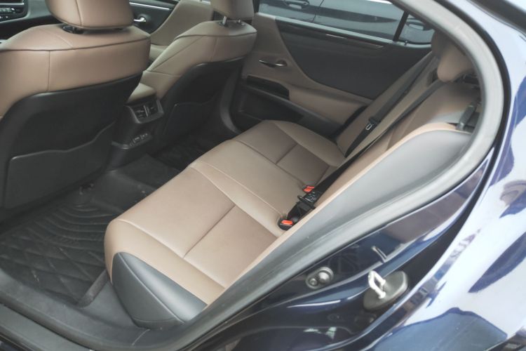 雷克萨斯ES 2022款 200 卓越版中控内饰21