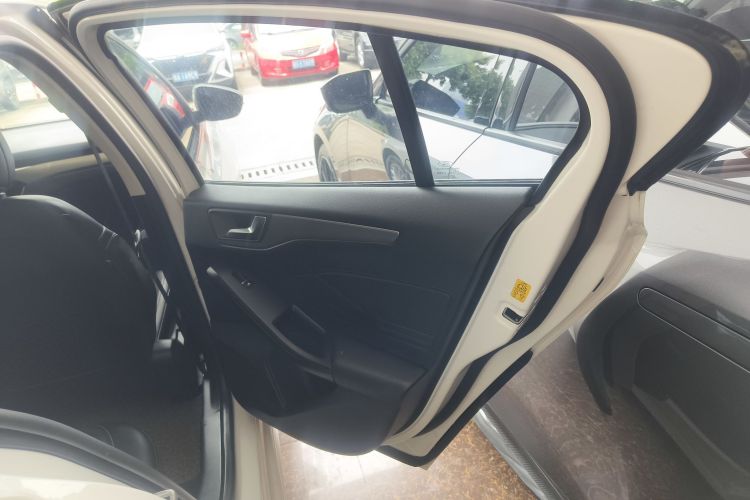 福特 福克斯 2020款 三厢 EcoBoost 180 自动锋潮型中控内饰45